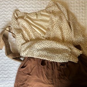 Polka dot low-neck long sleeve blouse